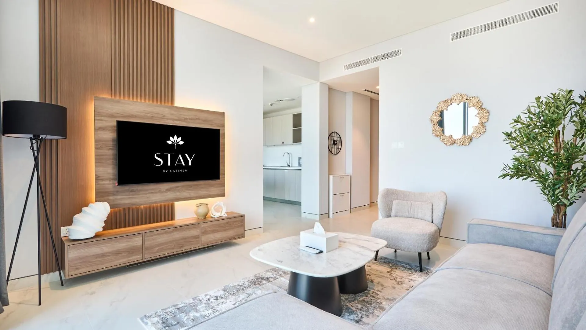 STAY BY LATINEM Luxury 1BR Holiday Home CVG 4010 Near Burj Khalifa Dubai 0*,