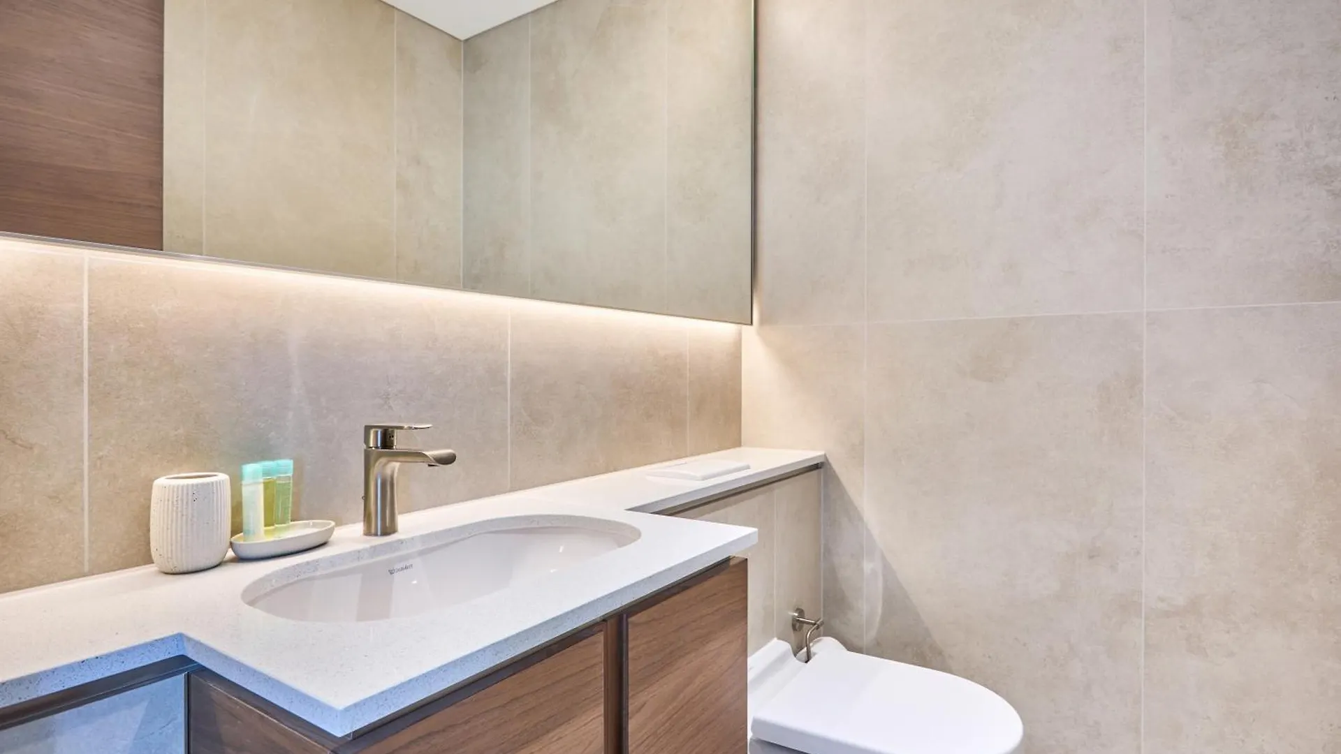 STAY BY LATINEM Luxury 1BR Holiday Home CVG 4010 Near Burj Khalifa Dubai 0*,